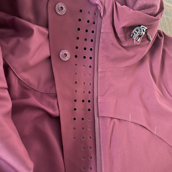 NWT LULULEMON RAIN RUNNER JACKET - Picture 9 of 11